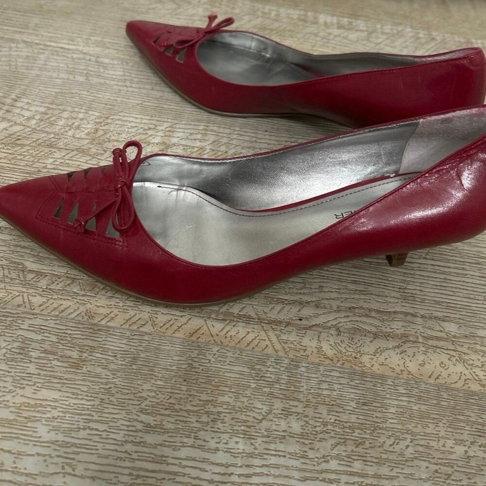 Vintage Y2K Marc Fisher Red Leather Bow Pointed Toe Cutout Kitten Heel Pumps 6 - Picture 8 of 16